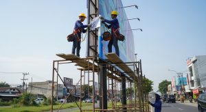 Spesialis Pasang Bongkar Billboard Untuk Promosi Usaha Untuk Area Cimenyan Bandung